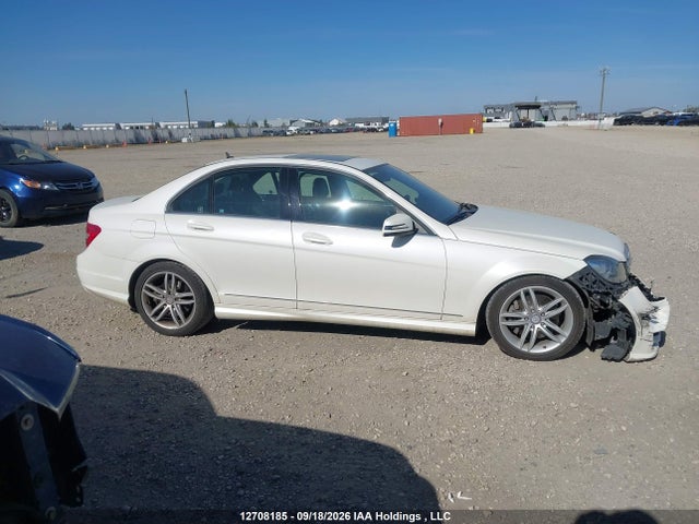 2013 Mercedes-benz C 300 4matic მანქანა იყიდება აუქციონზე, vin: WDDGF8AB9DA771185, აუქციონის ნომერი: 12708185