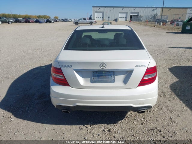 2013 Mercedes-benz C 300 4matic მანქანა იყიდება აუქციონზე, vin: WDDGF8AB9DA771185, აუქციონის ნომერი: 12708185