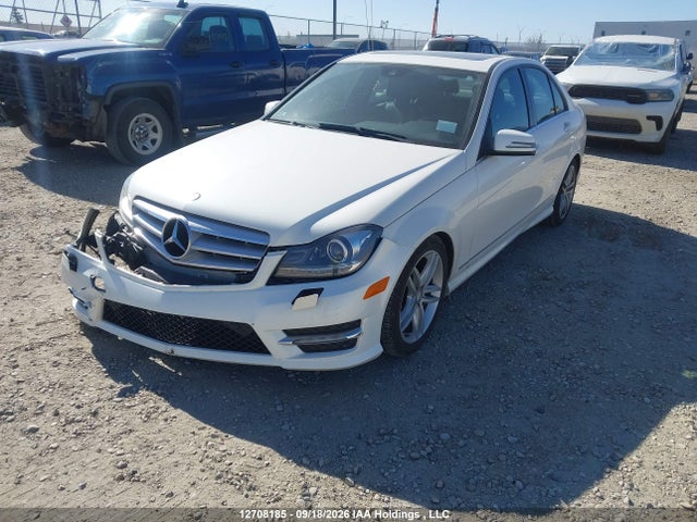 2013 Mercedes-benz C 300 4matic მანქანა იყიდება აუქციონზე, vin: WDDGF8AB9DA771185, აუქციონის ნომერი: 12708185
