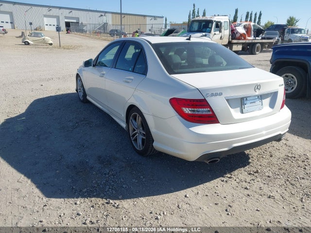 2013 Mercedes-benz C 300 4matic მანქანა იყიდება აუქციონზე, vin: WDDGF8AB9DA771185, აუქციონის ნომერი: 12708185