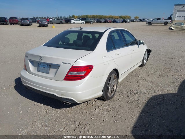 2013 Mercedes-benz C 300 4matic მანქანა იყიდება აუქციონზე, vin: WDDGF8AB9DA771185, აუქციონის ნომერი: 12708185