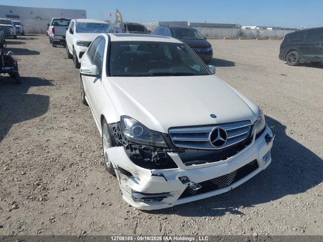 2013 Mercedes-benz C 300 4matic მანქანა იყიდება აუქციონზე, vin: WDDGF8AB9DA771185, აუქციონის ნომერი: 12708185
