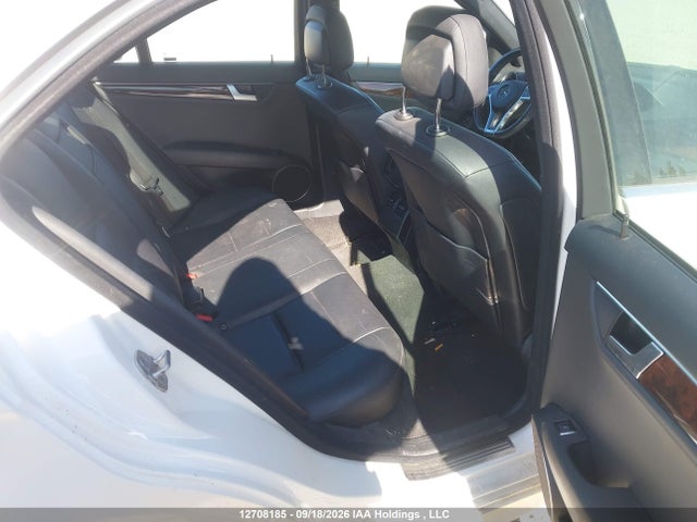 2013 Mercedes-benz C 300 4matic მანქანა იყიდება აუქციონზე, vin: WDDGF8AB9DA771185, აუქციონის ნომერი: 12708185