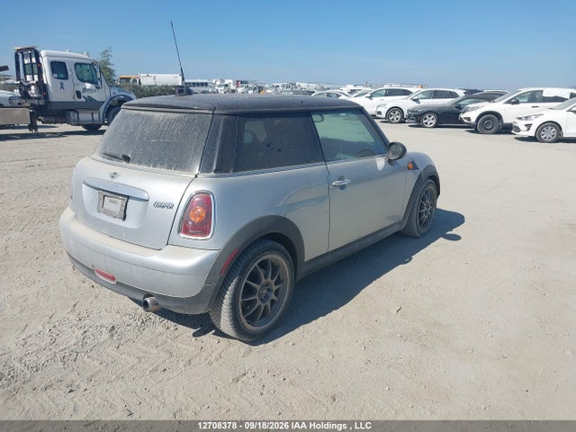 12708378 :رقم المزاد ، WMWMF3C57ATZ22819 vin ، 2010 Mini Cooper مزاد بيع