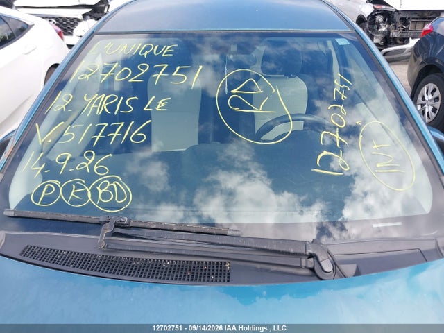12702751 :رقم المزاد ، JTDKTUD36CD517716 vin ، 2012 Toyota Yaris Le مزاد بيع