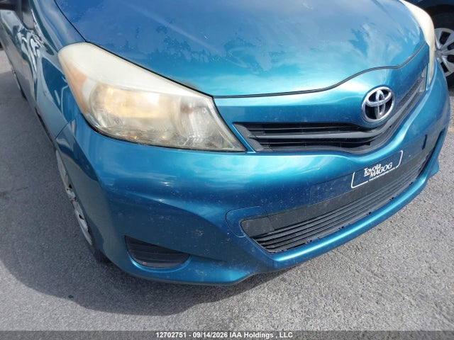 12702751 :رقم المزاد ، JTDKTUD36CD517716 vin ، 2012 Toyota Yaris Le مزاد بيع