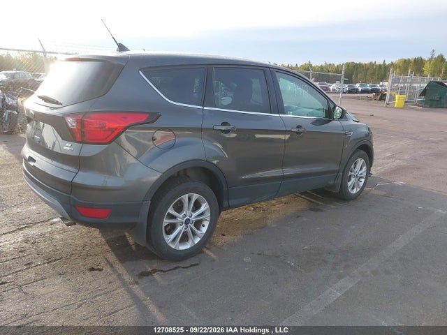 Ford ESCAPE SE 2019 1FMCU9GD5KUC40473 Image 4
