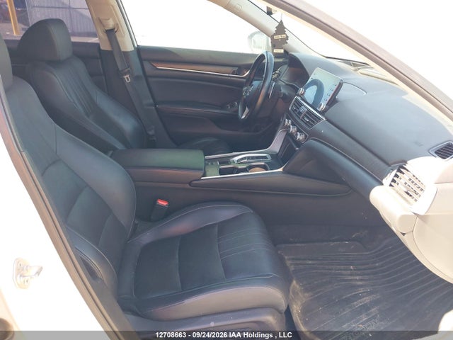 1HGCV2F93JA800143 Honda Accord Touring 2.0t