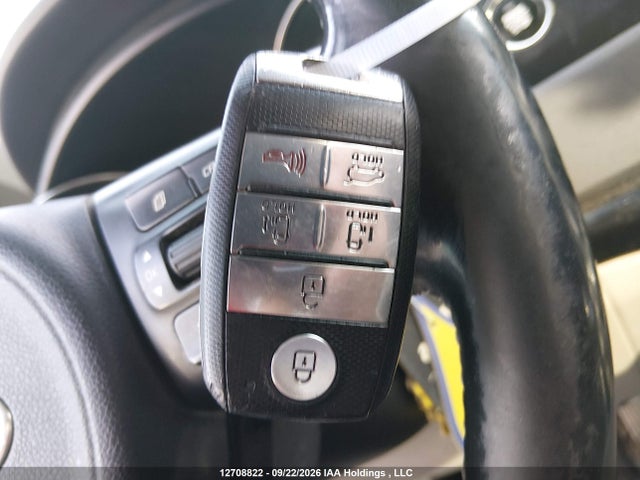 KIA SEDONA LX 2018 KNDMB5C15J6384353 Image 11