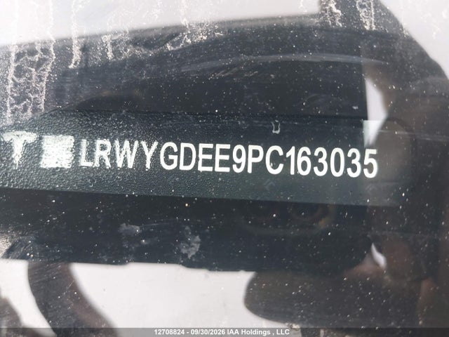 Tesla Model Y Long Range 2023 LRWYGDEE9PC163035 Image 17