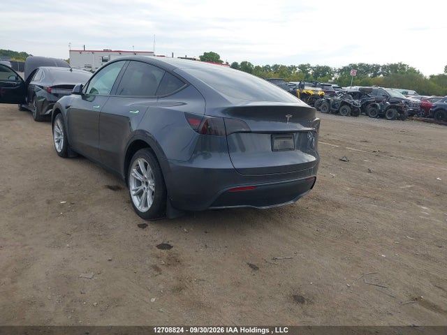 Tesla Model Y Long Range 2023 LRWYGDEE9PC163035 Image 3