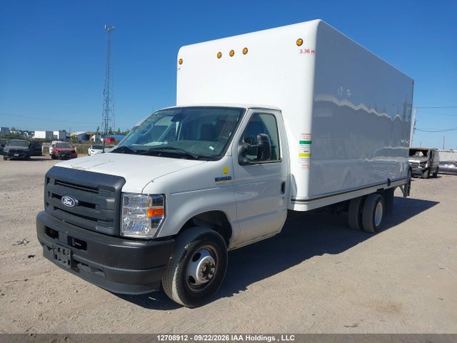 Ford Econoline E450 Super Duty Cutaway Van 2026 1FDWE4FN1TDD18336 Image 2