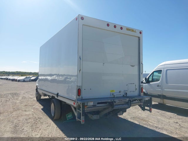 Ford Econoline E450 Super Duty Cutaway Van 2026 1FDWE4FN1TDD18336 Image 3