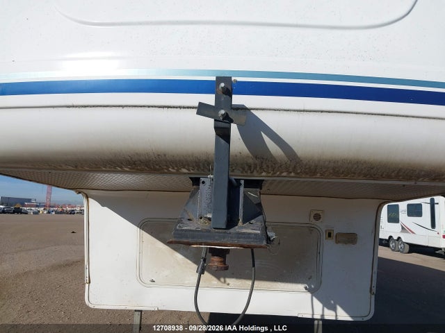 12708938 :رقم المزاد ، 4YDF2762X39084749 vin ، 2003 Keystone Cougar مزاد بيع