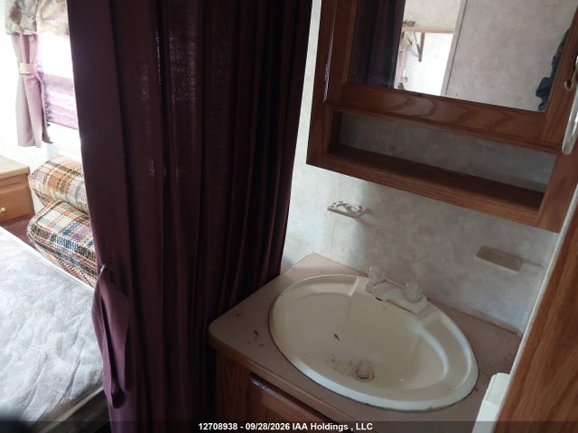 12708938 :رقم المزاد ، 4YDF2762X39084749 vin ، 2003 Keystone Cougar مزاد بيع