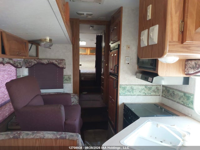 12708938 :رقم المزاد ، 4YDF2762X39084749 vin ، 2003 Keystone Cougar مزاد بيع