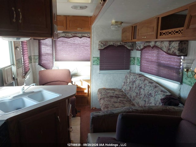 12708938 :رقم المزاد ، 4YDF2762X39084749 vin ، 2003 Keystone Cougar مزاد بيع