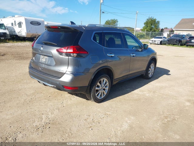Продажа на аукционе авто 2017 Nissan Rogue Sv/sl, vin: 5N1AT2MV2HC744301, номер лота: 12709133