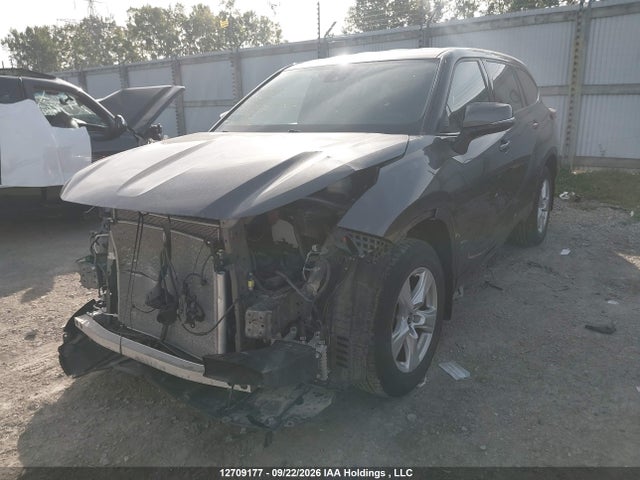 Toyota Highlander 2022 5TDBZRBH7NS574539 Image 2