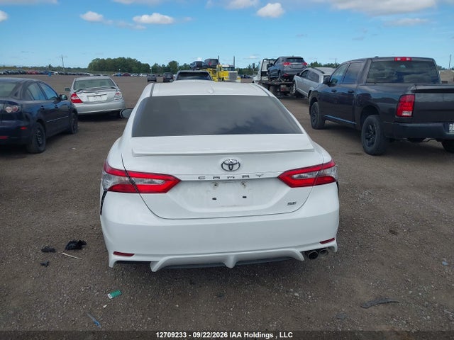 12709233 :رقم المزاد ، 4T1B11HK4JU092110 vin ، 2018 Toyota Camry L/le/xle/se/xse مزاد بيع