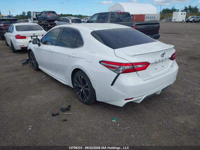12709233 :رقم المزاد ، 4T1B11HK4JU092110 vin ، 2018 Toyota Camry L/le/xle/se/xse مزاد بيع