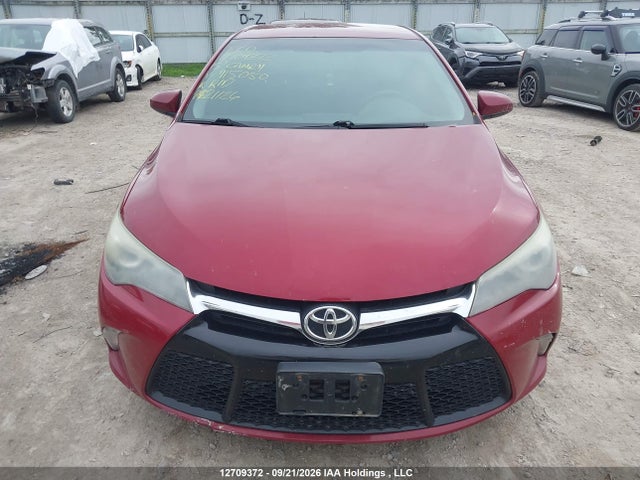 12709372 :رقم المزاد ، 4T1BF1FK4FU915050 vin ، 2015 Toyota Camry Se مزاد بيع
