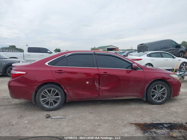 12709372 :رقم المزاد ، 4T1BF1FK4FU915050 vin ، 2015 Toyota Camry Se مزاد بيع