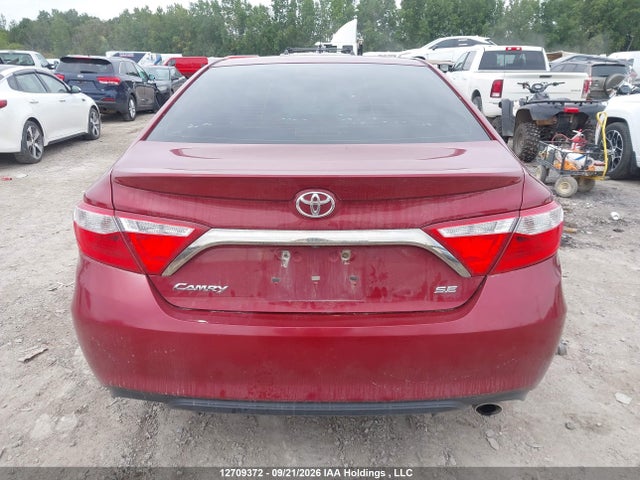 12709372 :رقم المزاد ، 4T1BF1FK4FU915050 vin ، 2015 Toyota Camry Se مزاد بيع