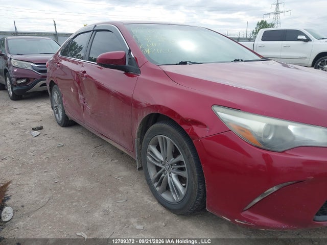 12709372 :رقم المزاد ، 4T1BF1FK4FU915050 vin ، 2015 Toyota Camry Se مزاد بيع