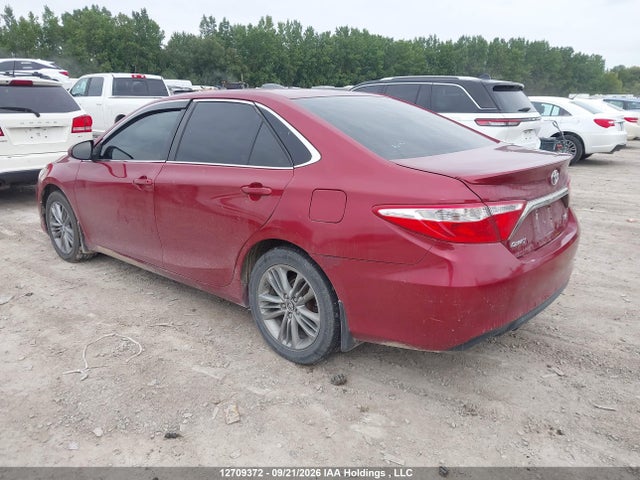 12709372 :رقم المزاد ، 4T1BF1FK4FU915050 vin ، 2015 Toyota Camry Se مزاد بيع