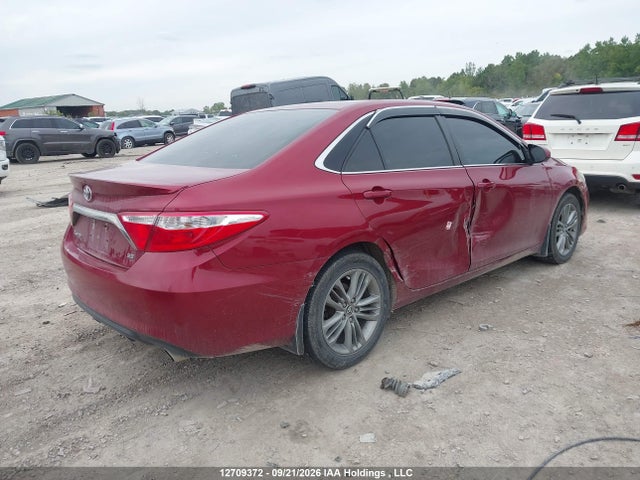 12709372 :رقم المزاد ، 4T1BF1FK4FU915050 vin ، 2015 Toyota Camry Se مزاد بيع