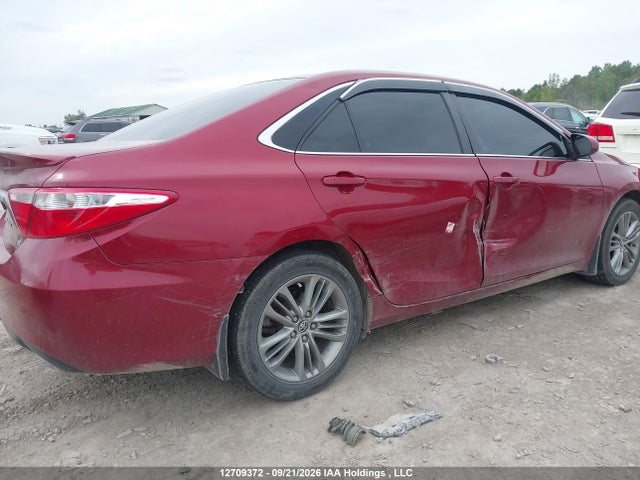 12709372 :رقم المزاد ، 4T1BF1FK4FU915050 vin ، 2015 Toyota Camry Se مزاد بيع