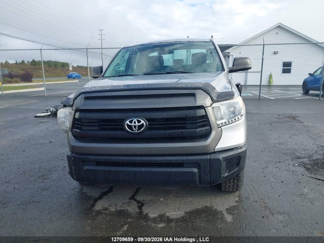 12709659 :رقم المزاد ، 5TFUY5F17FX457928 vin ، 2015 Toyota Tundra Double Cab Sr/double Cab Sr5 مزاد بيع