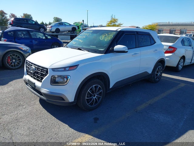 Hyundai Venue Se 2020 KMHRB8A3XLU060739 Image 2