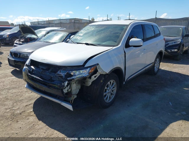 Mitsubishi Outlander 2018 JA4AZ2A3XJZ609666 Image 14