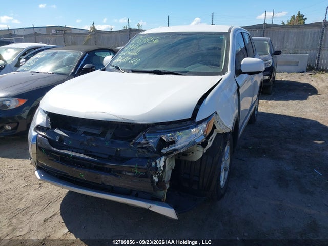 Mitsubishi Outlander 2018 JA4AZ2A3XJZ609666 Image 2