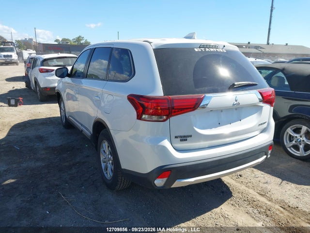 Mitsubishi Outlander 2018 JA4AZ2A3XJZ609666 Image 3