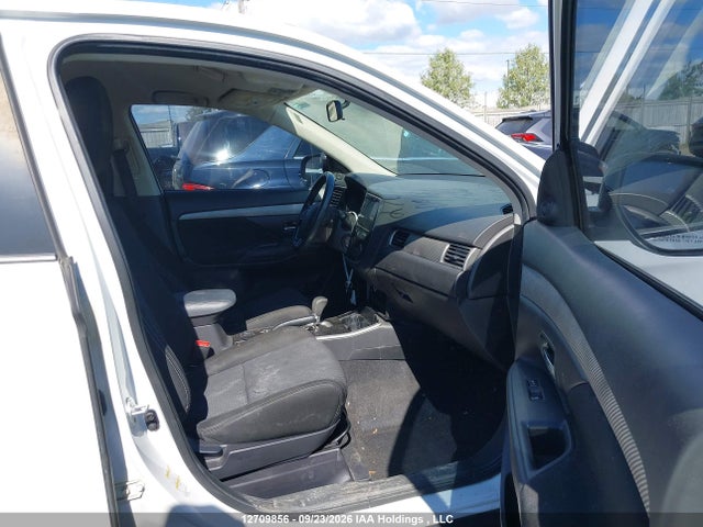 Mitsubishi Outlander 2018 JA4AZ2A3XJZ609666 Image 5