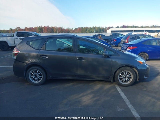 Toyota PRIUS V 2017 JTDZN3EU9HJ067157 Image 13
