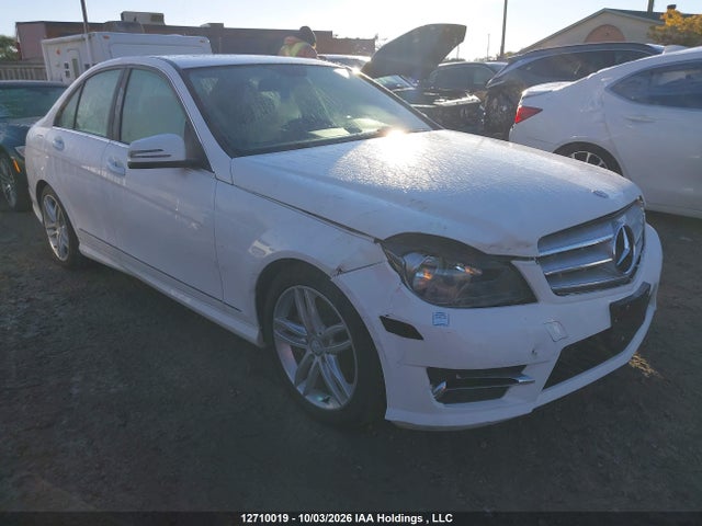 2013 Mercedes-benz C 300 4matic მანქანა იყიდება აუქციონზე, vin: WDDGF8AB8DA775051, აუქციონის ნომერი: 12710019