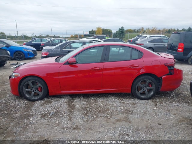 Alfa Romeo Giulia Q4 2018 ZARFAEDN5J7575591 Image 14
