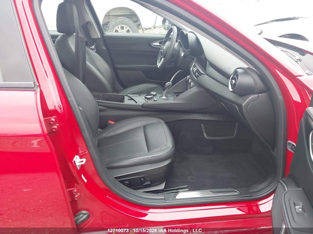 Alfa Romeo Giulia Q4 2018 ZARFAEDN5J7575591 Image 5
