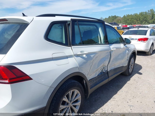 Продажа на аукционе авто 2021 Volkswagen Tiguan, vin: 3VV0B7AXXMM070088, номер лота: 12710181