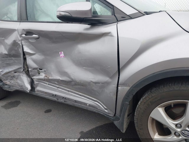 Toyota C-HR XLE 2018 NMTKHMBX9JR014205 Image 10