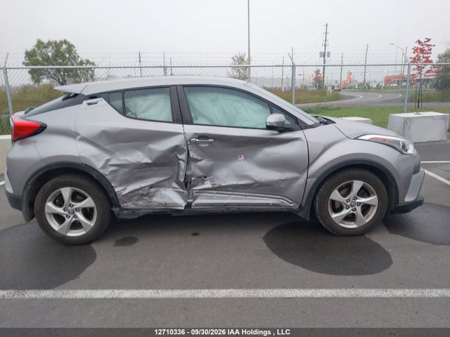 Toyota C-HR XLE 2018 NMTKHMBX9JR014205 Image 12