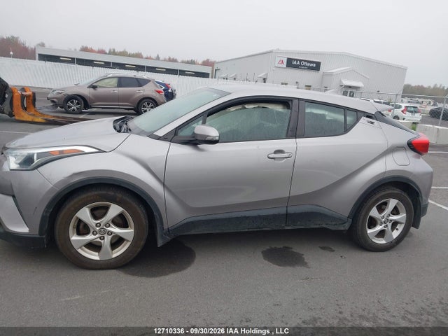 Toyota C-HR XLE 2018 NMTKHMBX9JR014205 Image 13