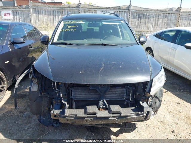 WVGNV7AX8HK039717 Volkswagen Tiguan