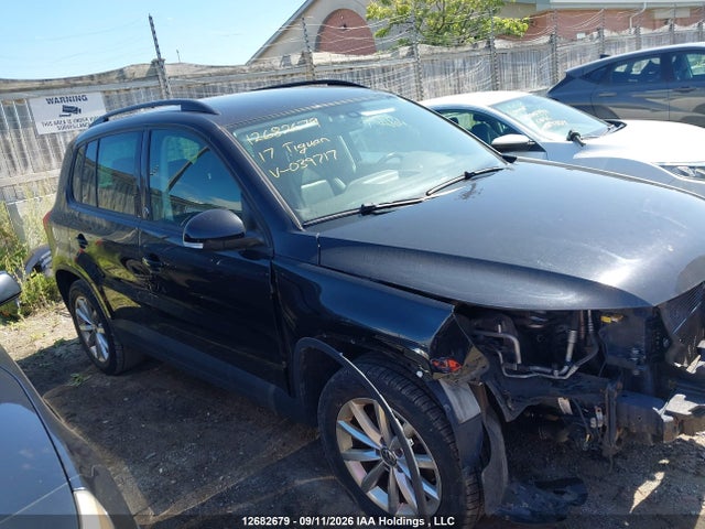 WVGNV7AX8HK039717 Volkswagen Tiguan