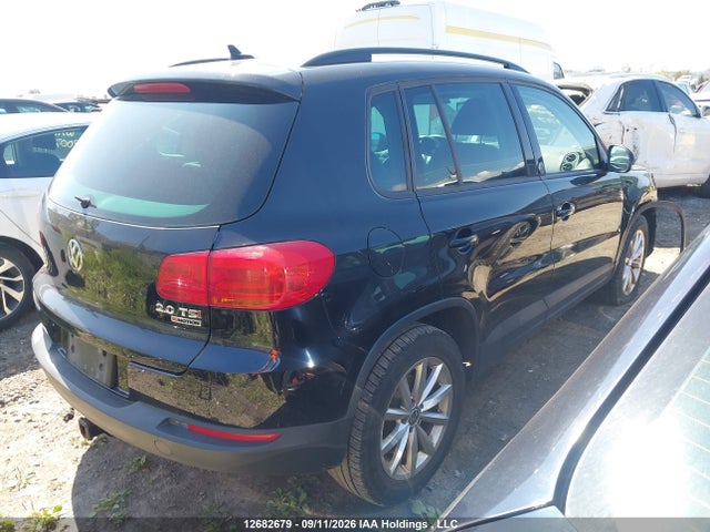 WVGNV7AX8HK039717 Volkswagen Tiguan