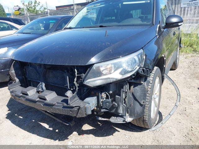 WVGNV7AX8HK039717 Volkswagen Tiguan